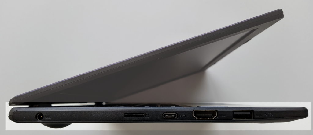 Asus E210MA - Connectique du côté gauche