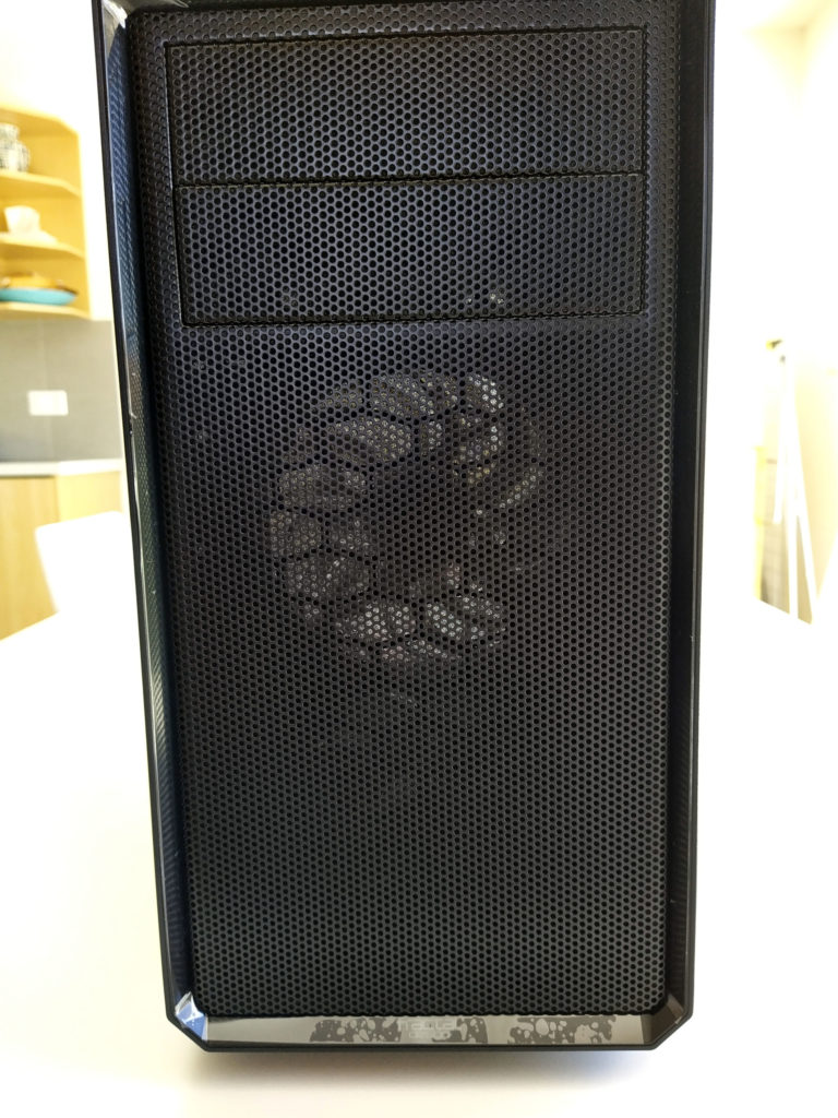 Fractal Focus G mini, de face